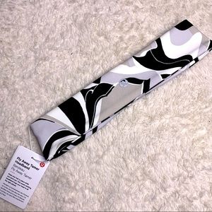 Lululemon Fly Away Tamer Headband NWT